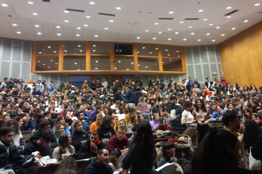 Η πρωτοφανής μαζικότητα στη γενική συνέλευση της σχολής Ηλεκτρολόγων Μηχανικών ΕΜΠ καταρρίπτει το κυβερνητικό αφήγημα περί μειοψηφιών